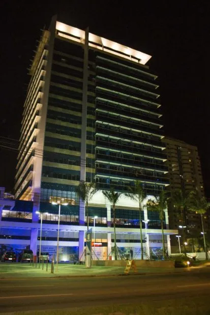 Fachada noturna